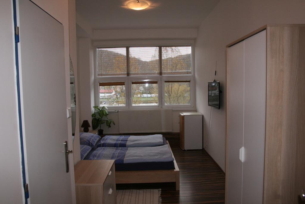 Boathouse Hostel *