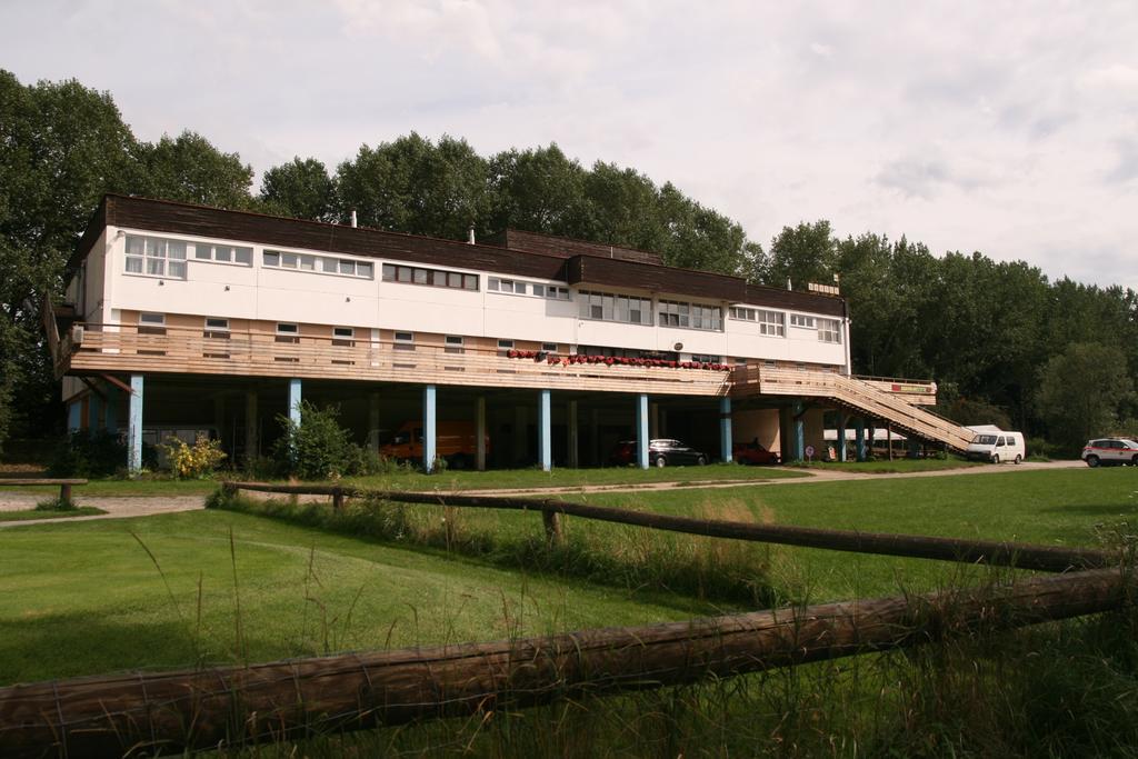 Hostal Boathouse