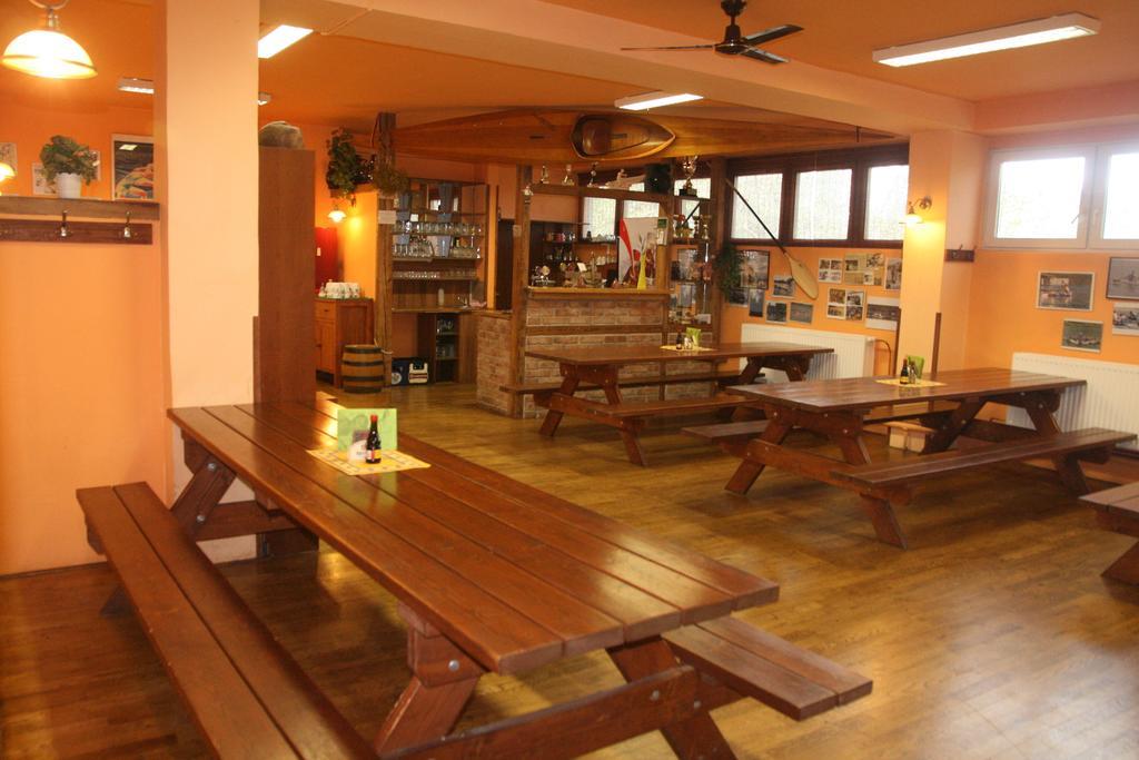 Boathouse Hostal
