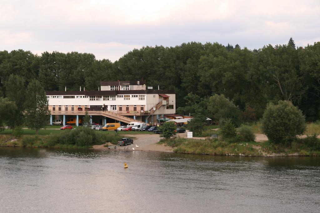 Boathouse Hostal